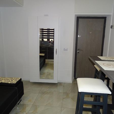 Water Lily Apartment Studio 2 Free Parking- Self Check-In Oradea Room photo